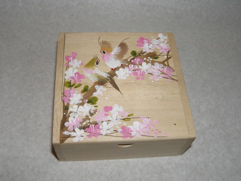 Box maľovaný - kocka