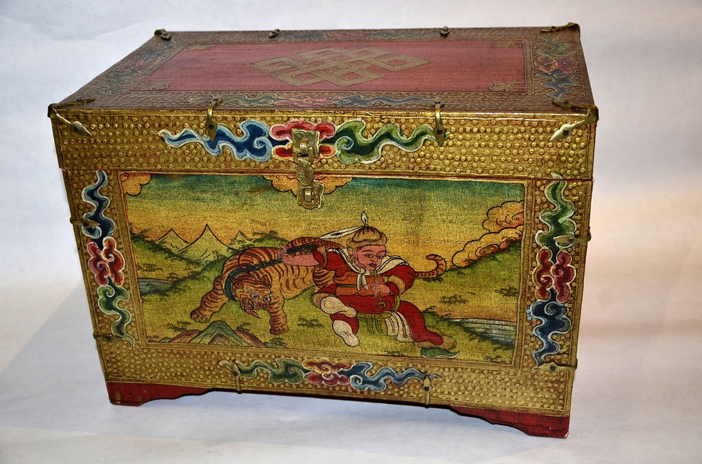 Box maľovaný muž a tiger 39x23x27