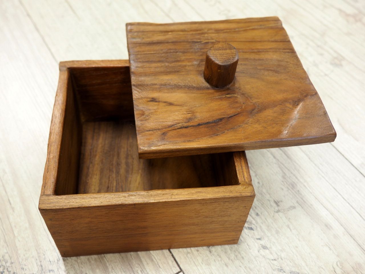 Drevený box vrchnák štvorec