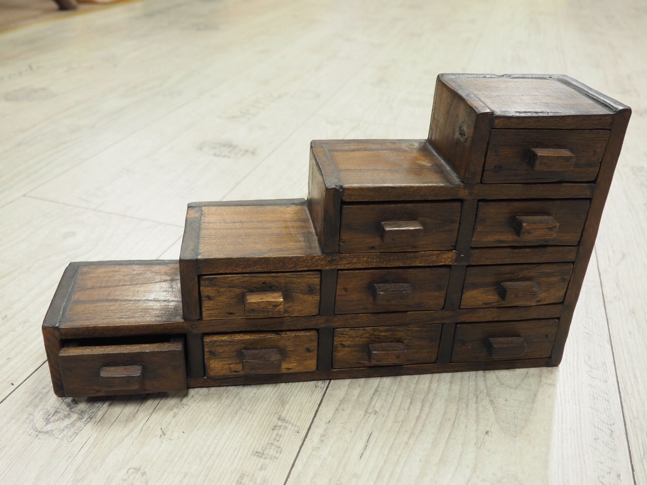 Drevený box šuflíky schodíky