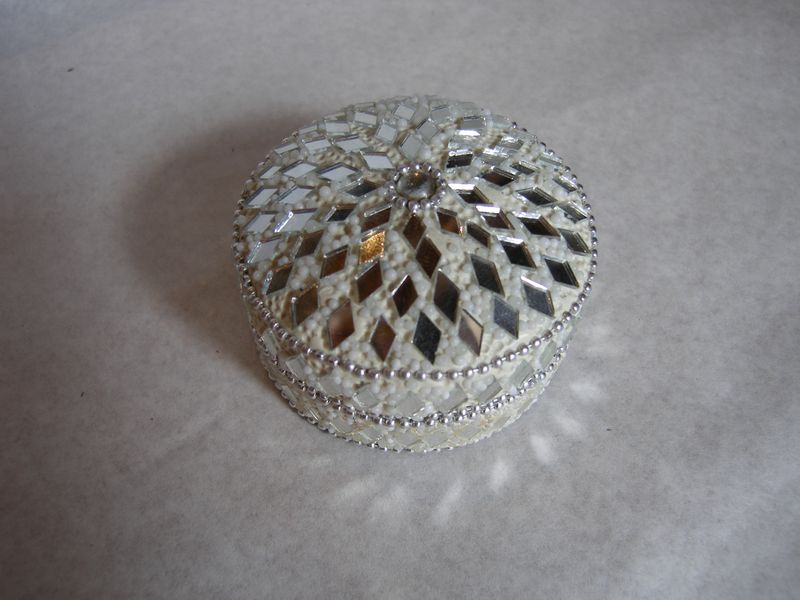 Krabička  korálkami 7,3 cm