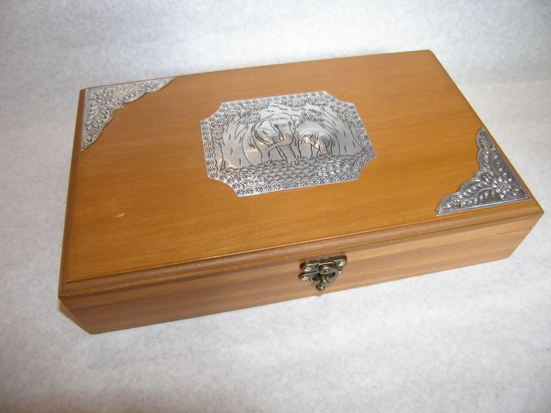 Box šperkovnica svetla s  plieskom  28*18*6