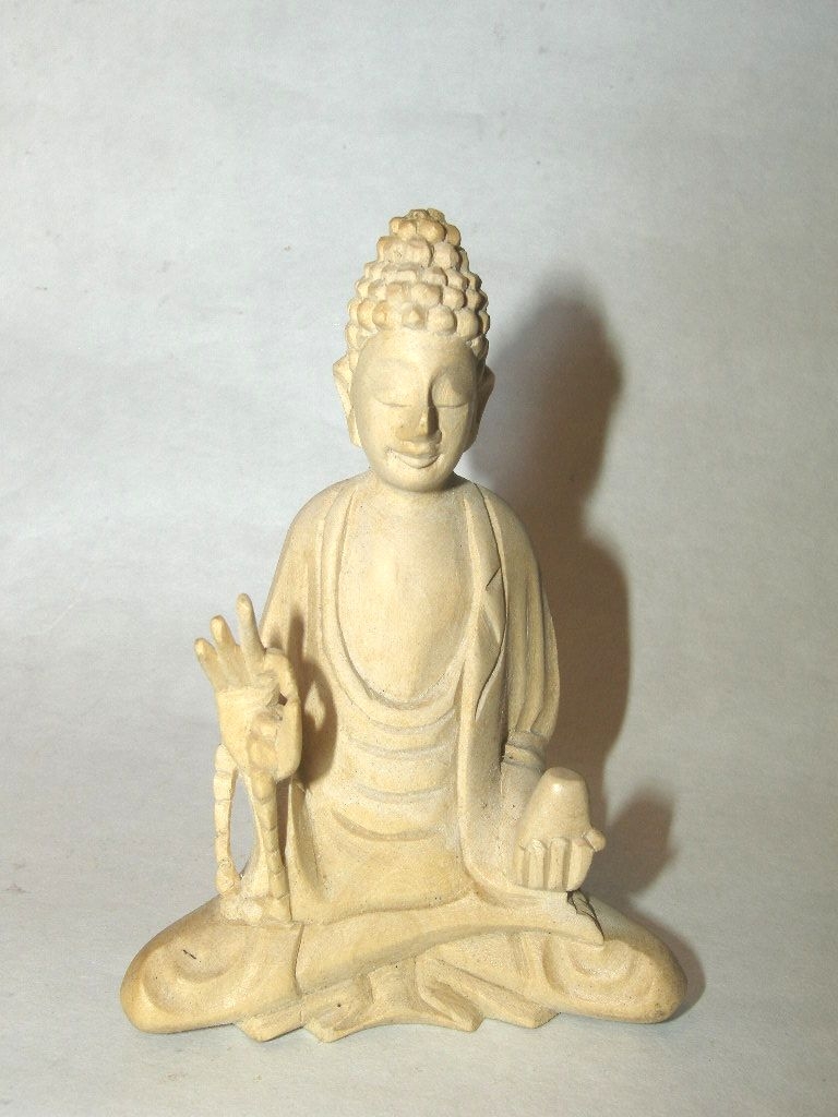 Budha sediaci 10cm v ruke ruženec