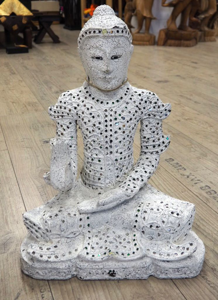 Sediaci budha biely farebné sklíčka 40 cm