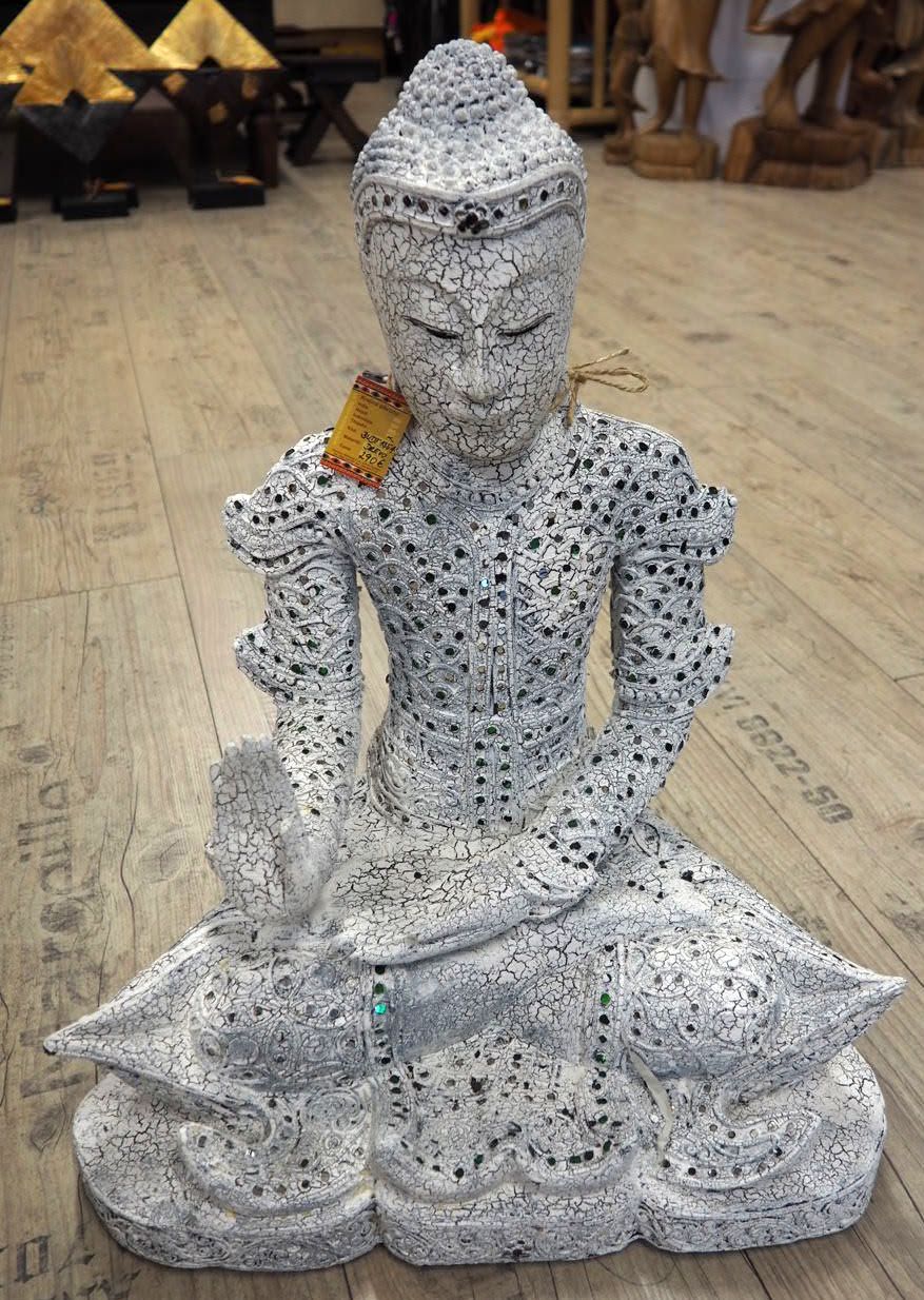 Sediaci budha biely farebné sklíčka 55 cm