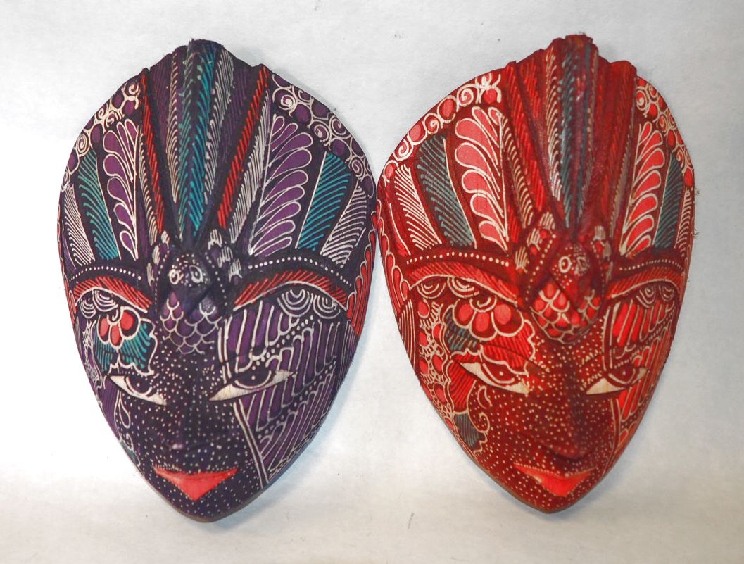 Maska  batik vtáčik na čele 17 cm