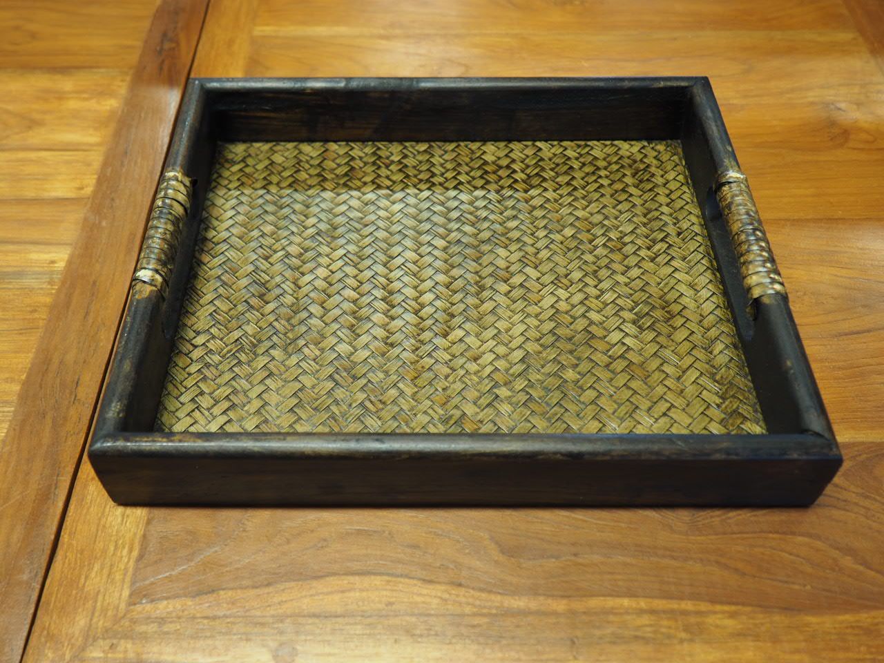 Tacka rovná s ratanom 23x27