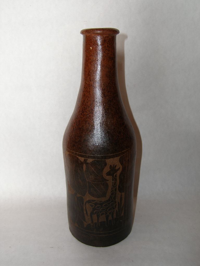 Váza hnedá keramika vysoké hrdlo menšia