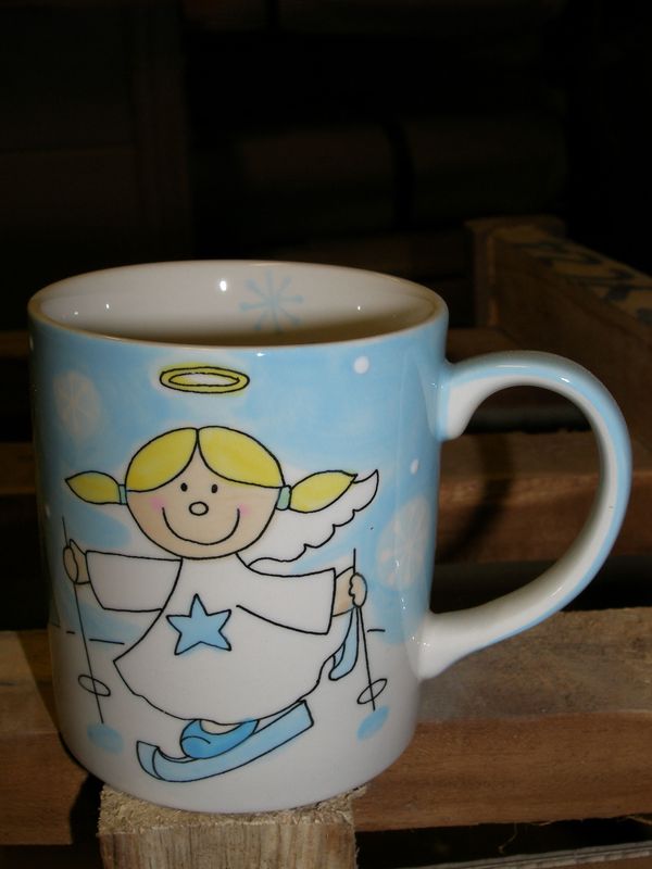 Keramika hrnček modry anjel lyžiar