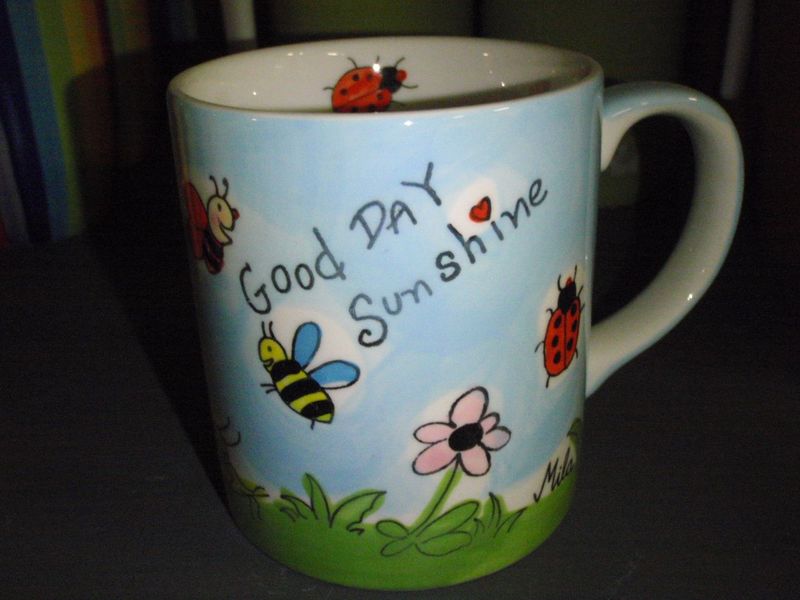 Keramika hrnček modry s včielkou