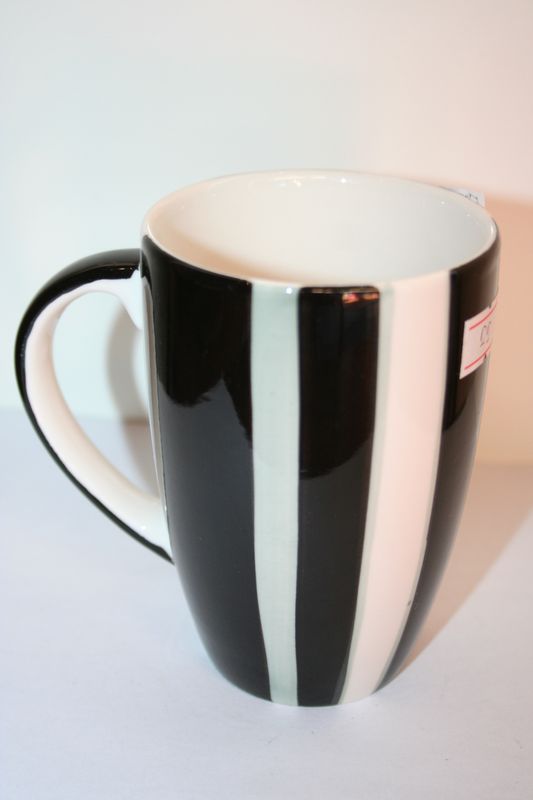 Keramika hrnček čierne pasy vodorovne