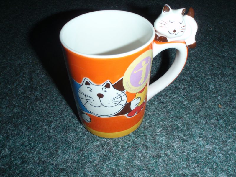 Keramika hrnček biela mačka - oranzovy