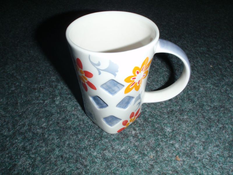 Keramika hrnček sivy kocky