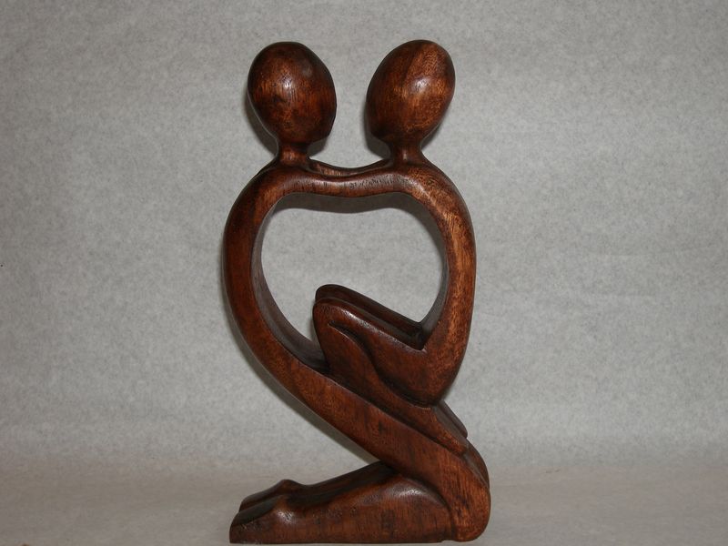 Abstrakt milenci na kolenách spojení bozk 30 cm