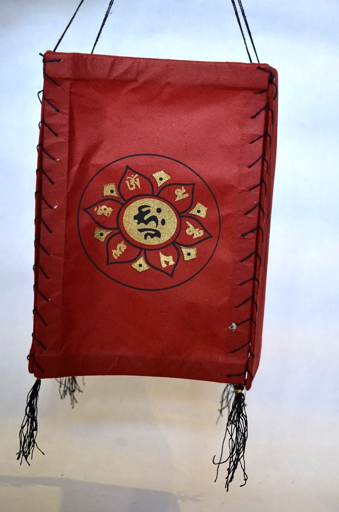 Lampion ohm červený