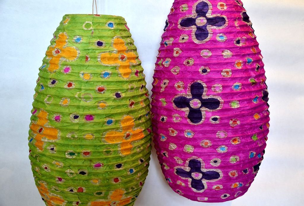 Lampion oval M kvety batik ružový